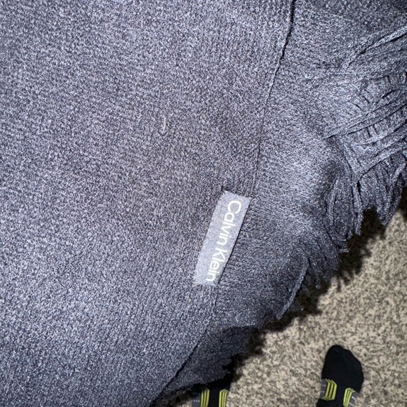 🧤 Calvin Klein Black Knit Poncho with fringe bottom - Picture 7 of 8